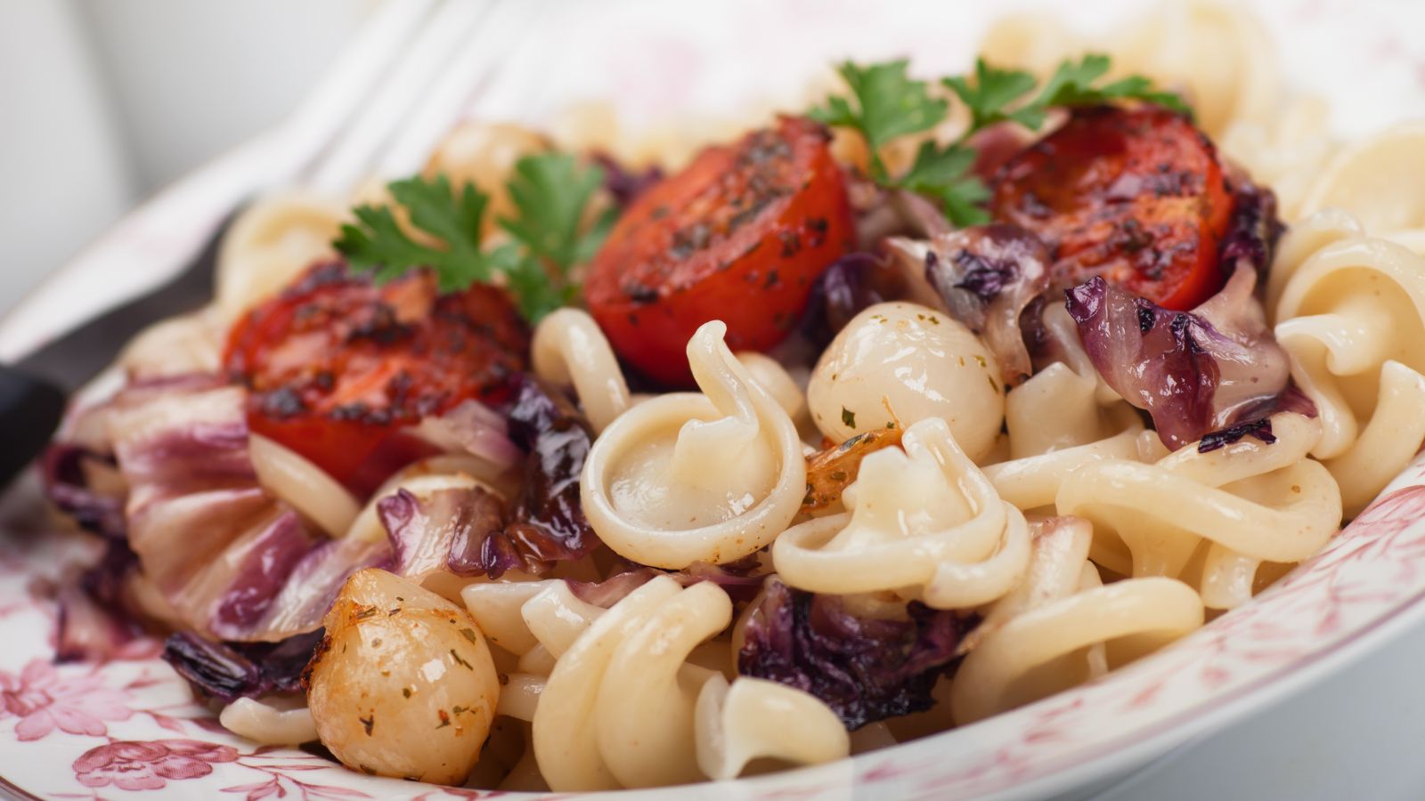 classic vegetarian pasta dish with cherry tomatoes and radicchio. 